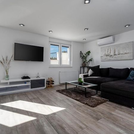 Villa Dream With Private Pool, 2 Bedrooms With En-Suite Bathrooms, Sea View Омиш Экстерьер фото