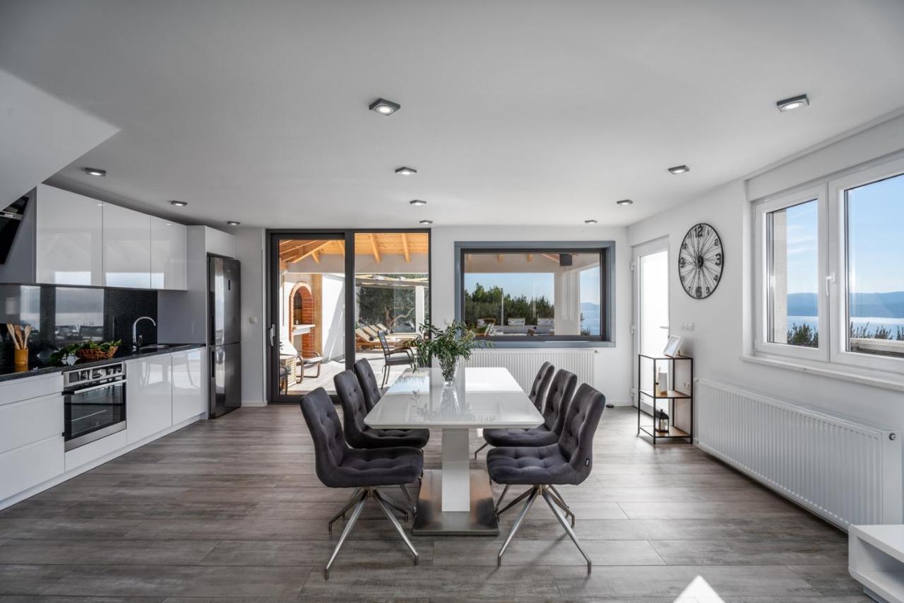 Villa Dream With Private Pool, 2 Bedrooms With En-Suite Bathrooms, Sea View Омиш Экстерьер фото