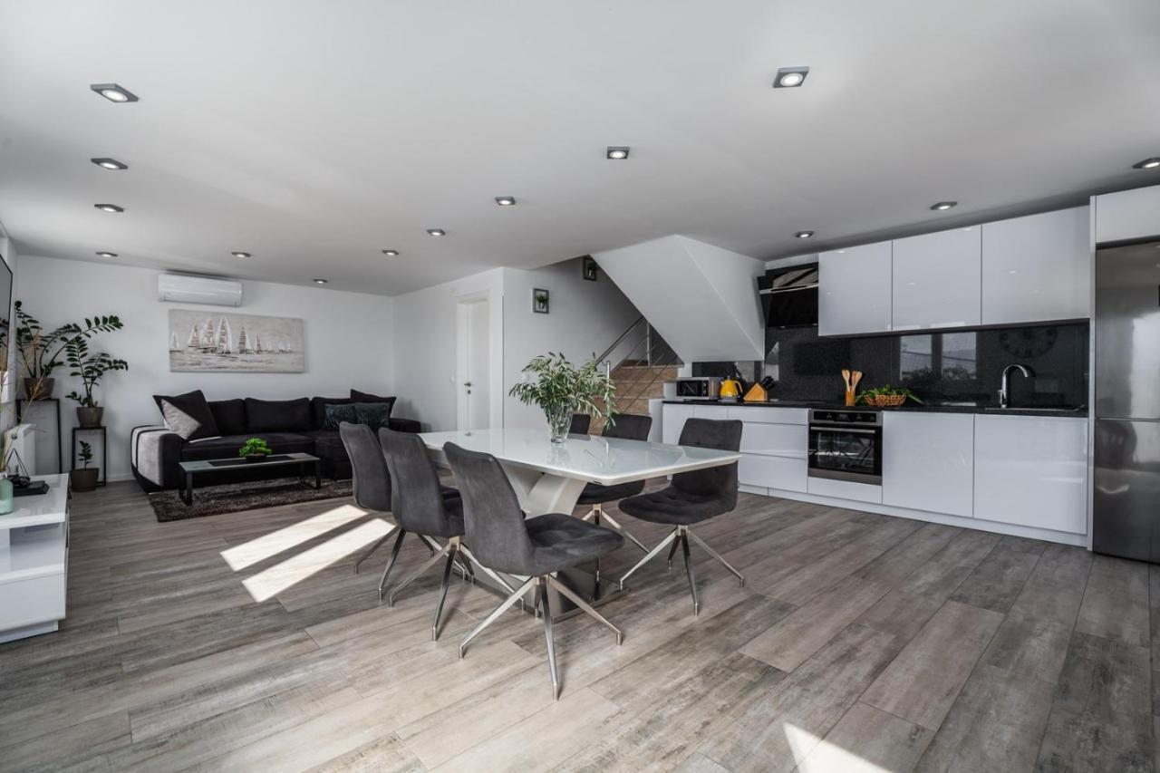 Villa Dream With Private Pool, 2 Bedrooms With En-Suite Bathrooms, Sea View Омиш Экстерьер фото