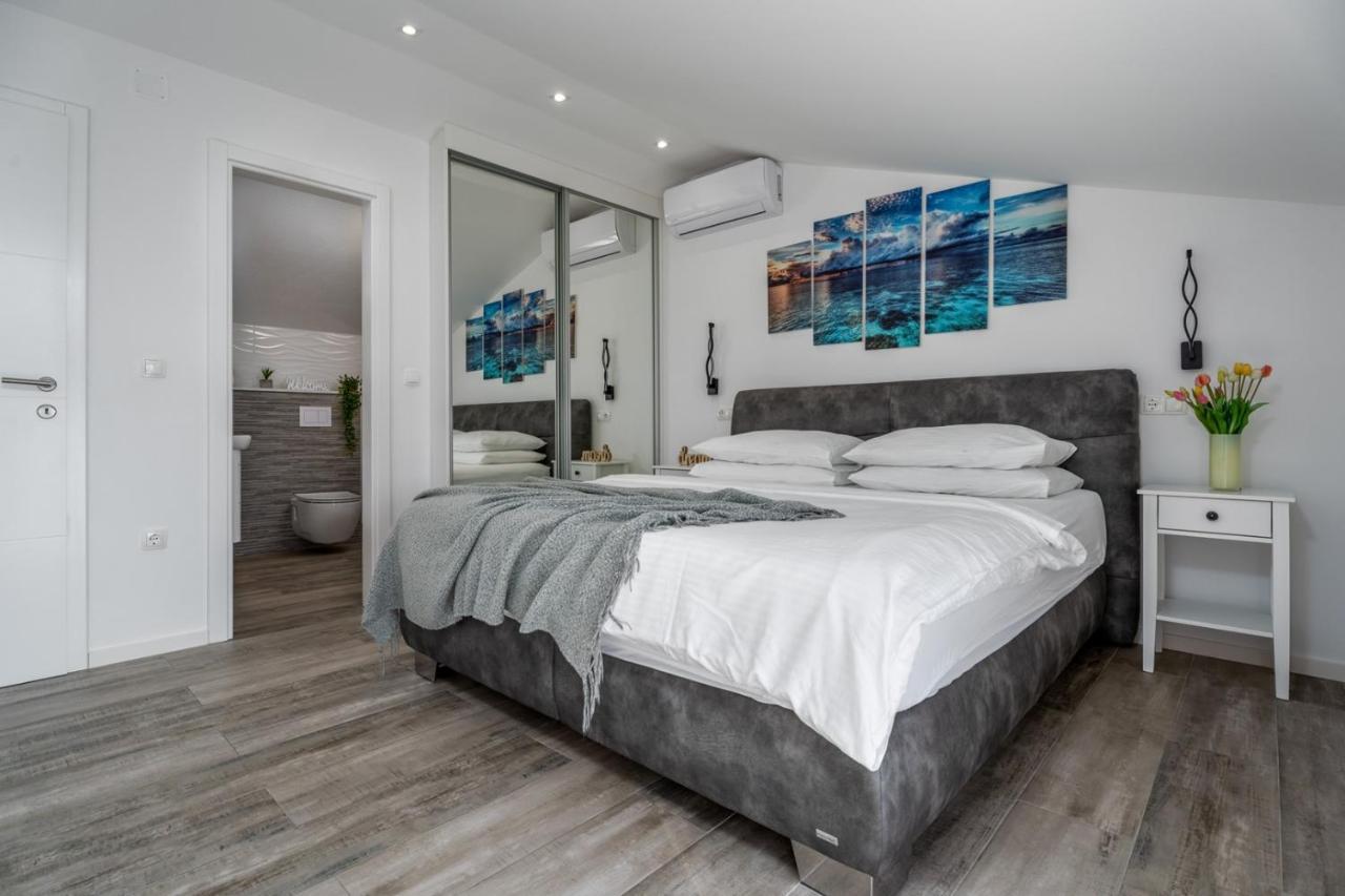 Villa Dream With Private Pool, 2 Bedrooms With En-Suite Bathrooms, Sea View Омиш Экстерьер фото